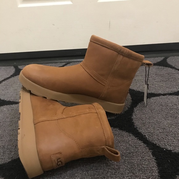 Women’s UGG - Classic mini leather waterproof boot - Picture 2 of 6